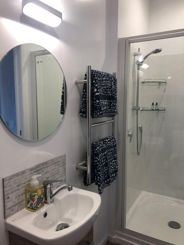 Central Wanaka | Lake & Mtn Views | Well Appointed Apartment Екстериор снимка