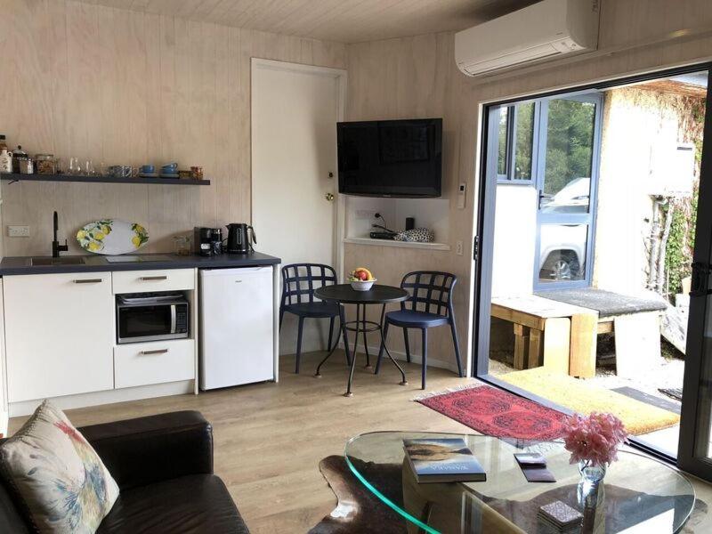 Central Wanaka | Lake & Mtn Views | Well Appointed Apartment Екстериор снимка