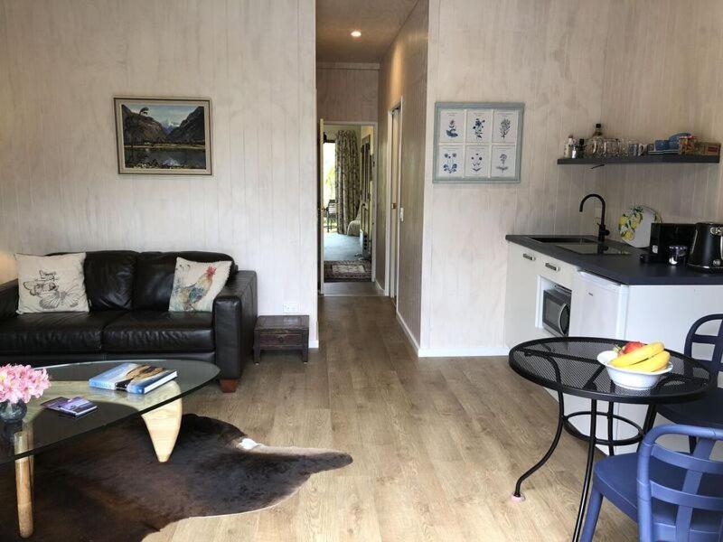 Central Wanaka | Lake & Mtn Views | Well Appointed Apartment Екстериор снимка
